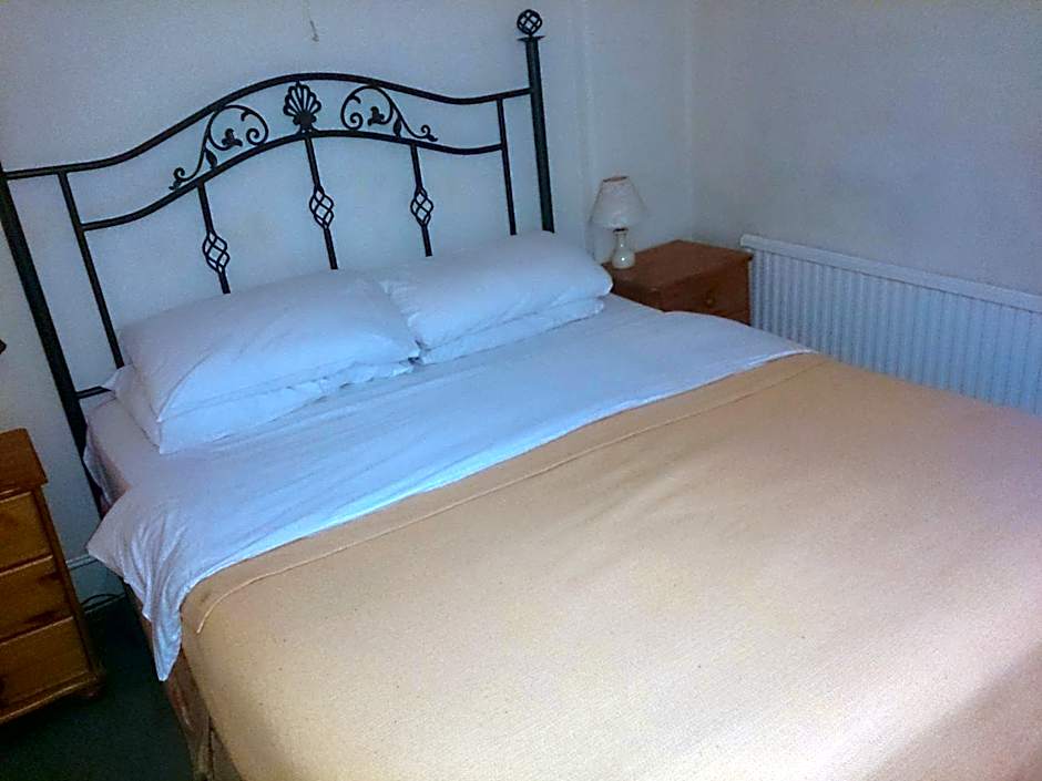 OYO Rose & Crown Hotel