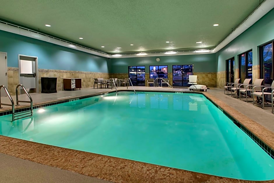 Holiday Inn Express Hotel & Suites Cedar Rapids I-380 at 33rd Avenue, an IHG Hotel