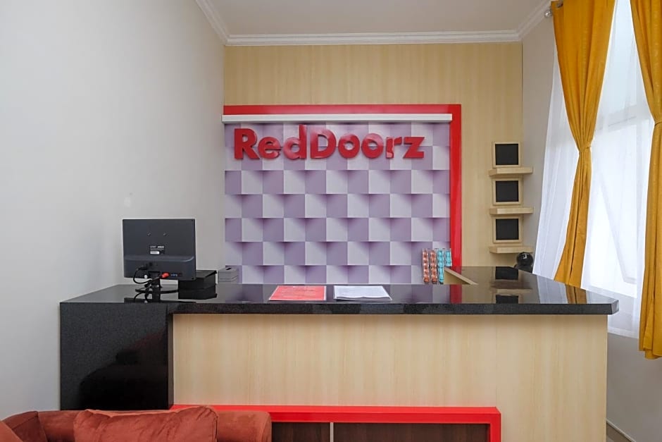 RedDoorz near Kawasan Bandara Ahmad Yani Semarang 2