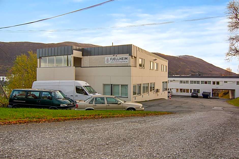 Cozy Studio Close to City, Kitchen & Parking