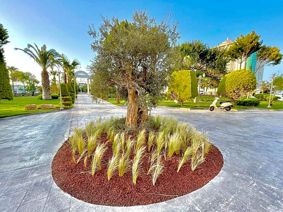 LAUR HOTELS Experience & Elegance