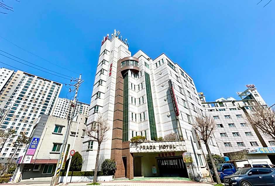 Prada motel