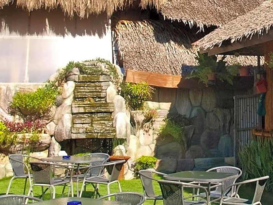Coucou Bar Hotel and Restaurant