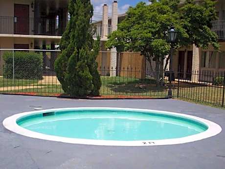 Executive Inn & Suites