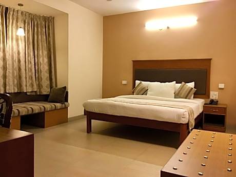 Deluxe Room (2 Adults + 1 Child)
