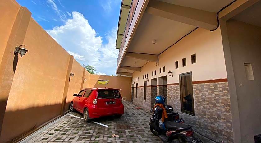 RedDoorz near Mojokerto Train Station
