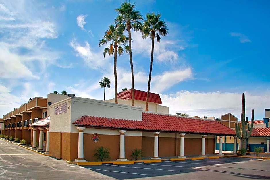 Studio 6 Suites Mesa AZ Near Downtown & Sloan Park
