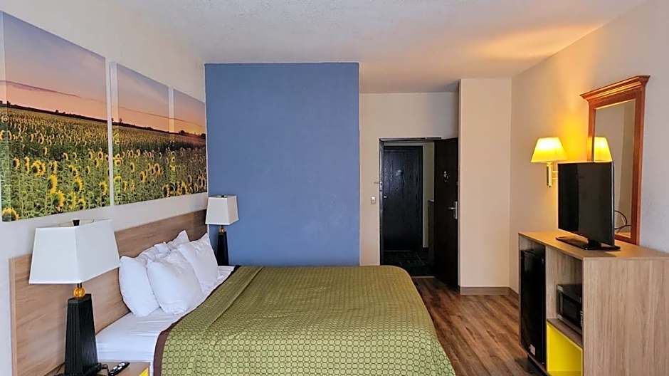 Days Inn by Wyndham Topeka
