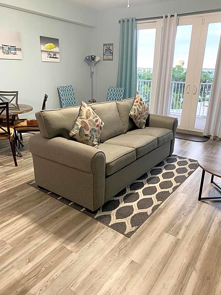 LAKETOWN 5 POOLs STEPS TO BEACH FAMILY FRIENDLY