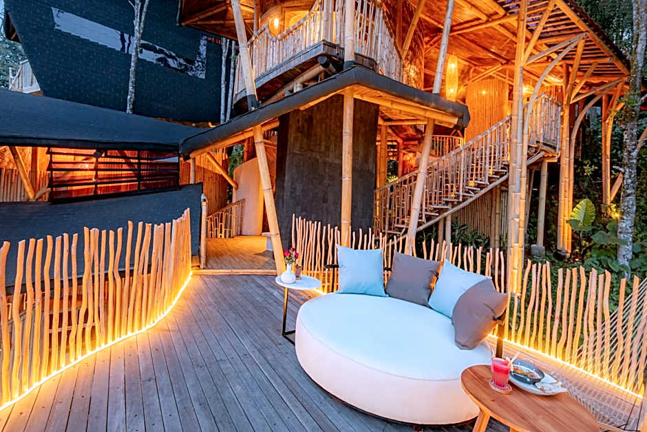 3 Bdr - Luxury Cliffside Bamboo Villa