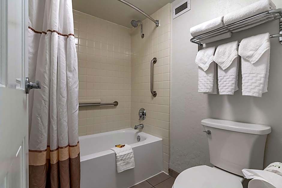 Best Western Plus Hilltop Inn