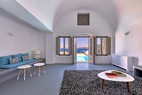 Executive Cave Suite with Private Pool & Caldera View