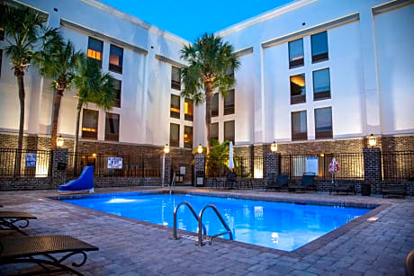 Hampton Inn Patriots Point