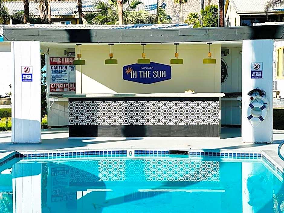 A PLACE IN THE SUN Garden Hotel - Big Units with Privacy Gardens & Heated Pool & Spa in 1 Acre Park Prime Location, PET Friendly