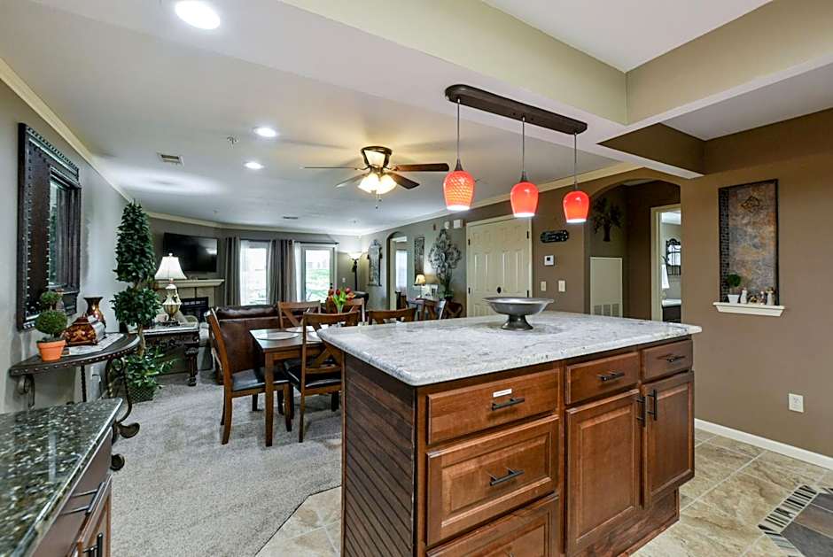 Luxury Condos at Thousand Hills - Heart of Branson - Beautifully remodeled - Spacious and Affordable