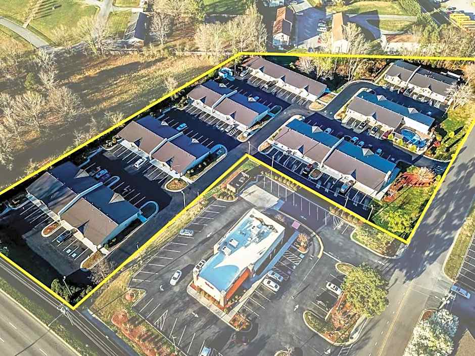 Super 8 by Wyndham Monroe