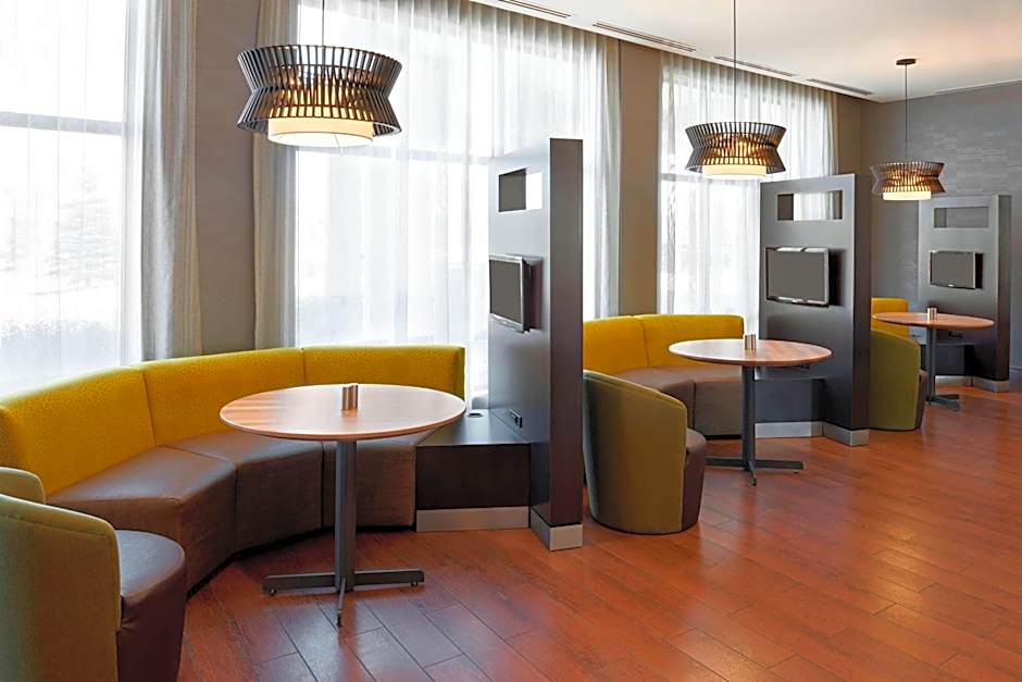 Courtyard by Marriott Kingston Highway 401/Division Street