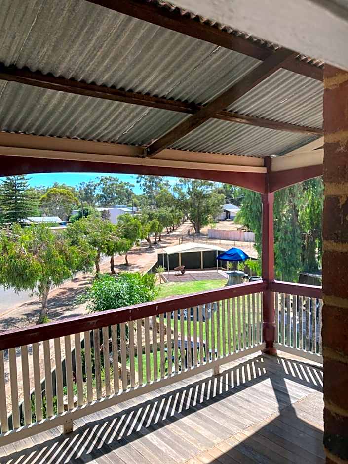 Yealering Hotel