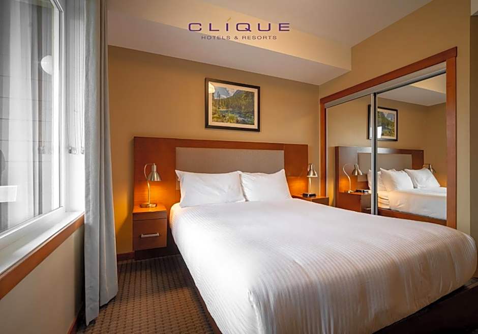 Falcon Crest Lodge by CLIQUE