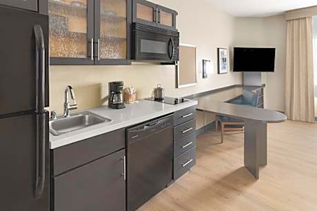 Queen Studio Suite with Bath Tub - Mobility Accessible - Non-Smoking