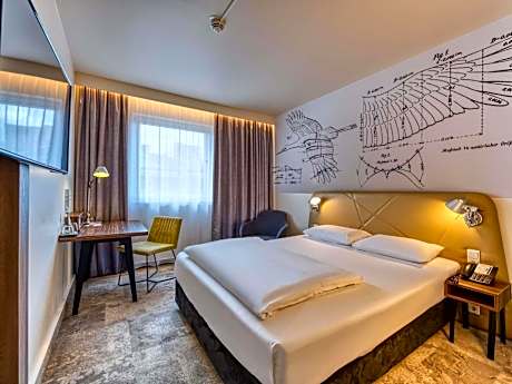 Standard Queen Room