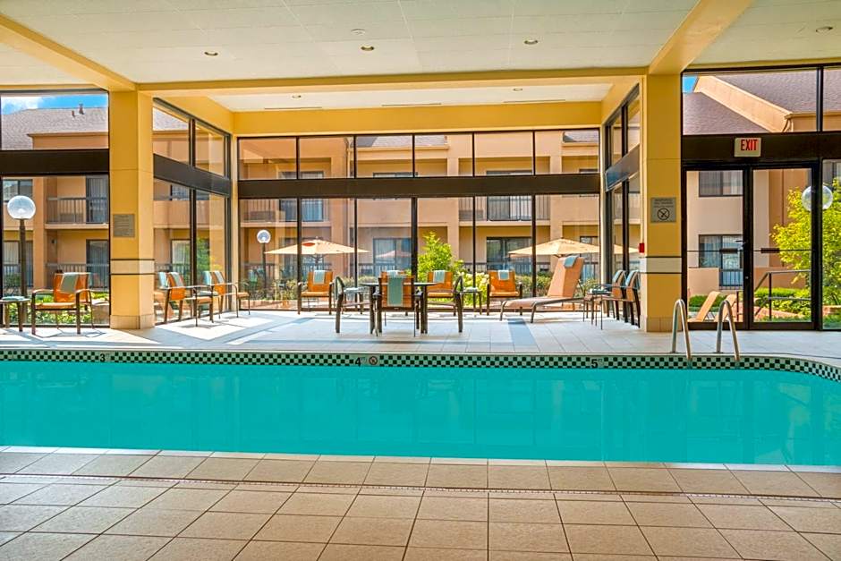 Courtyard by Marriott Chicago Deerfield
