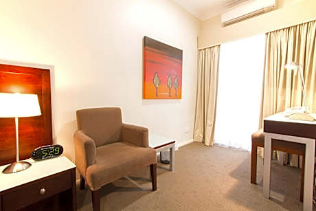 Executive Queen Room - Non-Smoking