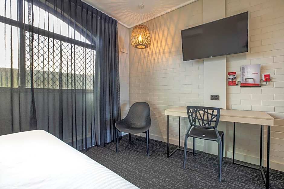 Nightcap at Springwood Hotel