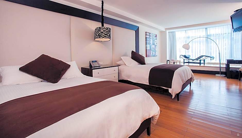Photo 1 of 4 of Junior 2 Queen Beds Suite