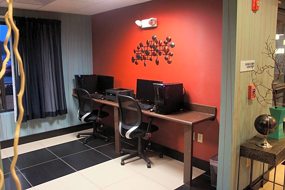 Holiday Inn Express & Suites Northeast By IHG