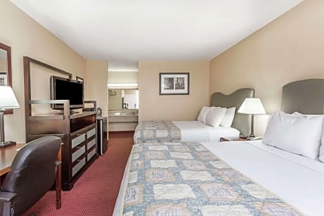 2 Queen Beds Smoking