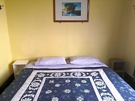 Basic Triple Room with Shared Bathroom