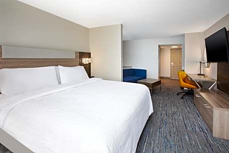 One-Bedroom Suite with Tub - Communications Access