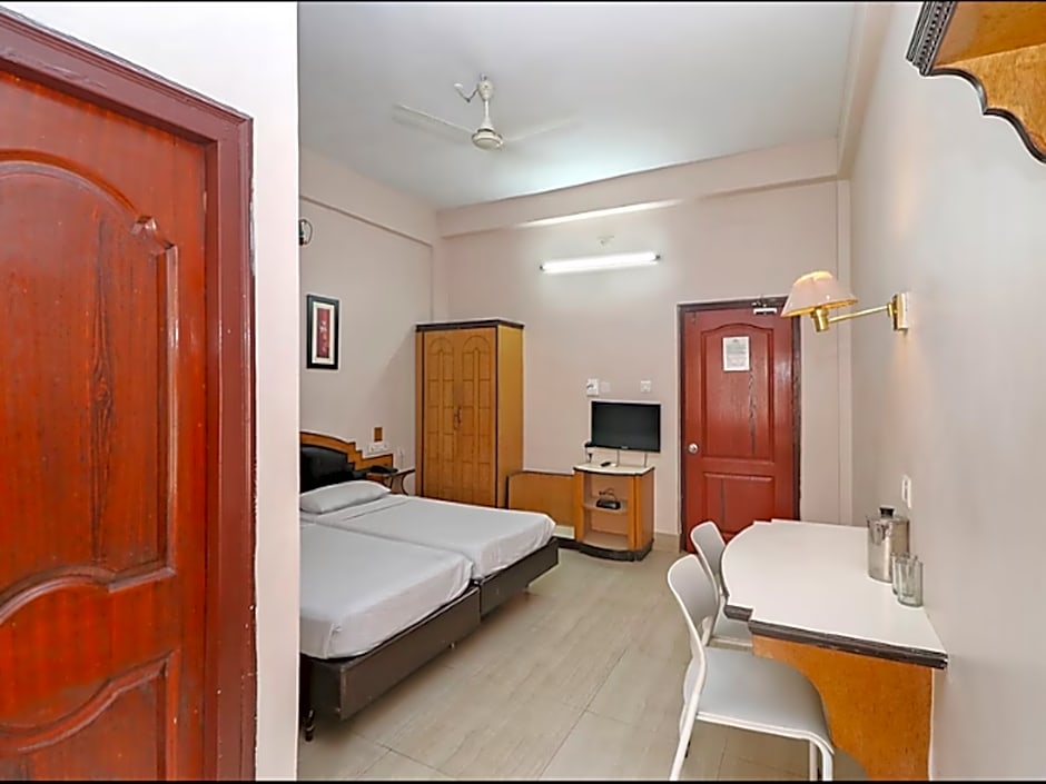 HelloStay Hotel 7504 Priya Kahravel Nagar