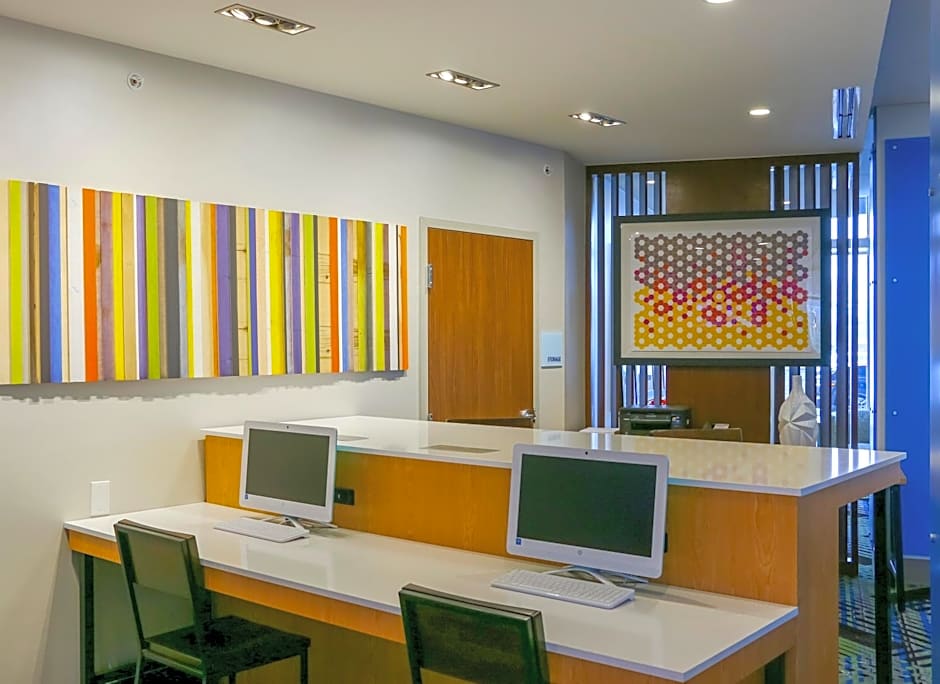 Holiday Inn Express & Suites Detroit Northwest - Livonia By IHG