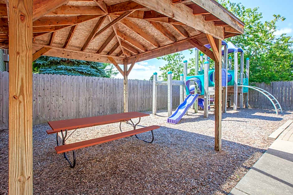 Super 8 by Wyndham Houghton Lake