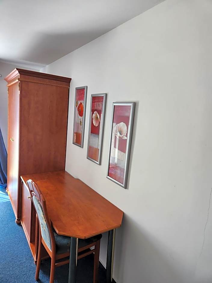 Hotel Hoyers in Pinneberg, Free Parking and WiFi