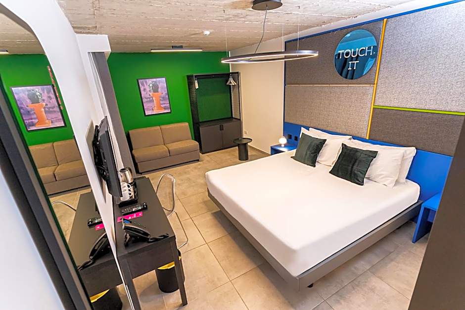 IKYK Hotel- IK Collection