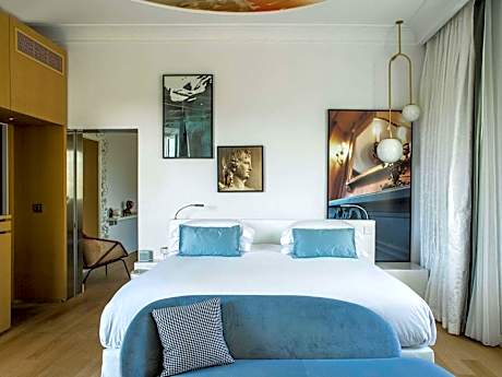 Deluxe Family Suite with Two Connecting Rooms