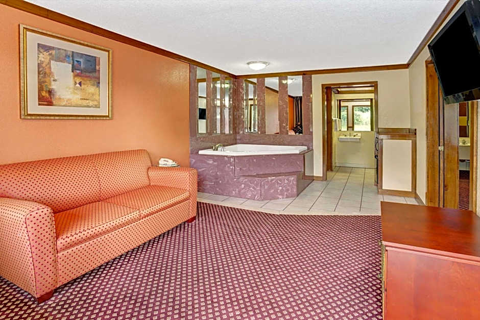 Travelodge by Wyndham Sellersburg / Louisville North