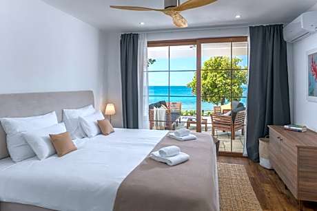 Beachfront Villa with Swimming Pool and Sea View