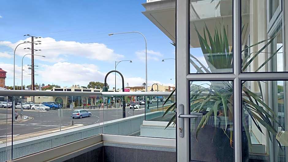 Semaphore Splash Apartments