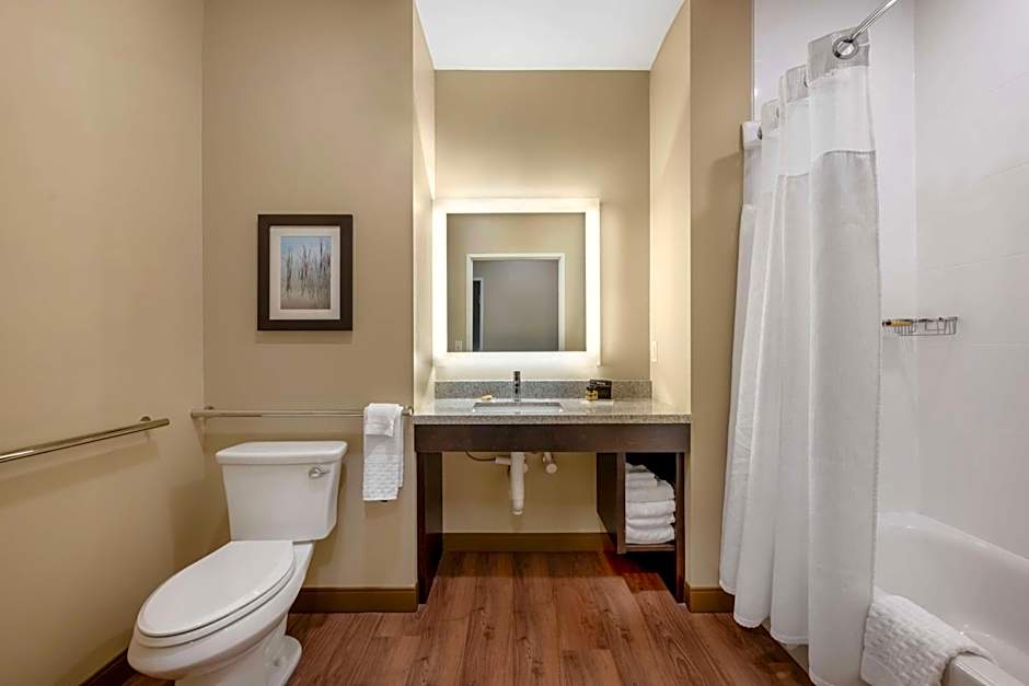 Best Western Plus Lakeview Hotel