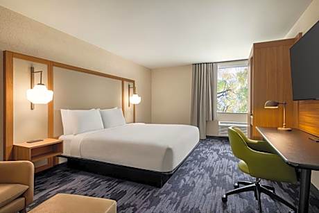 King Room with Roll-In Shower - Mobility Access/Hearing Accessible