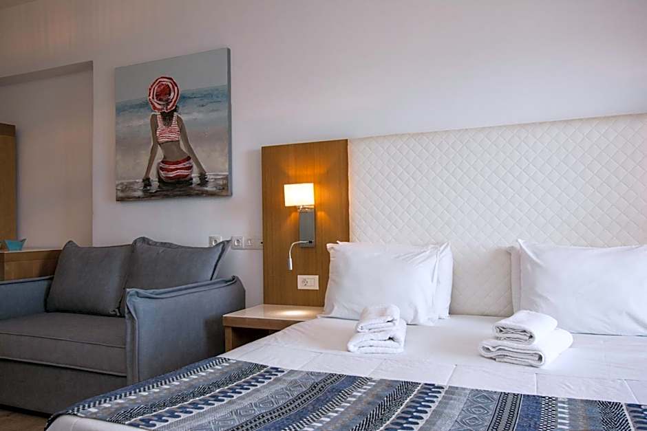 Yianna Caravel "by Checkin"