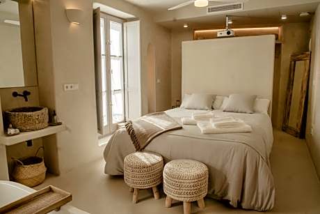 Premium Queen  Room with Balcony