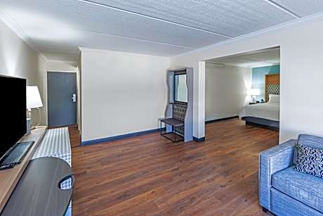 1 King Suite