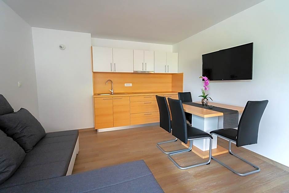 PJ Apartments & Wellness - Hot Tub & Sauna - Free Parking