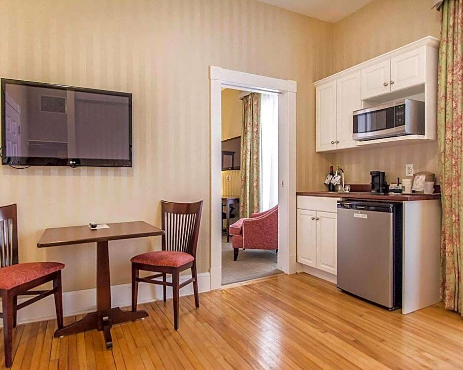 Quality Inn & Suites Charlottetown Downtown