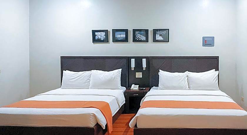 RedDoorz Plus @ Hotel Esse